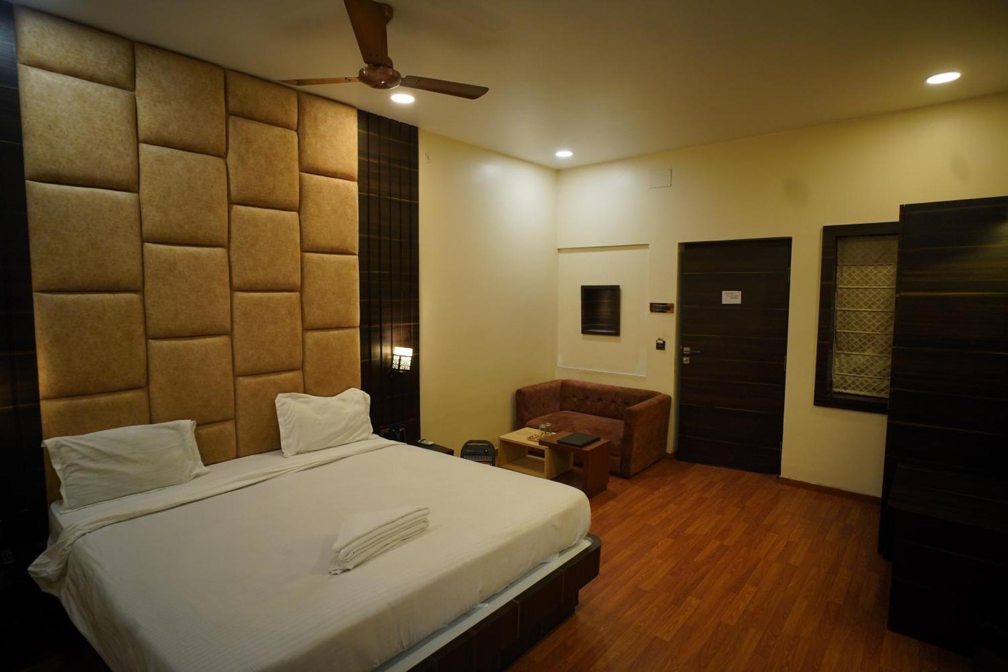 Hotel New Grand Deoghar Eksteriør billede