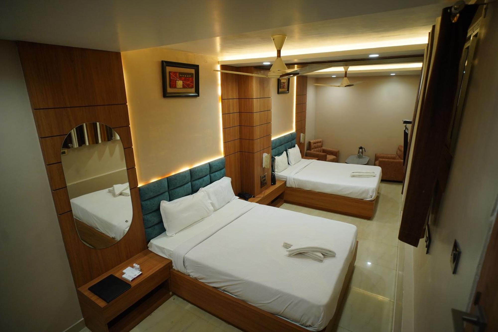 Hotel New Grand Deoghar Eksteriør billede
