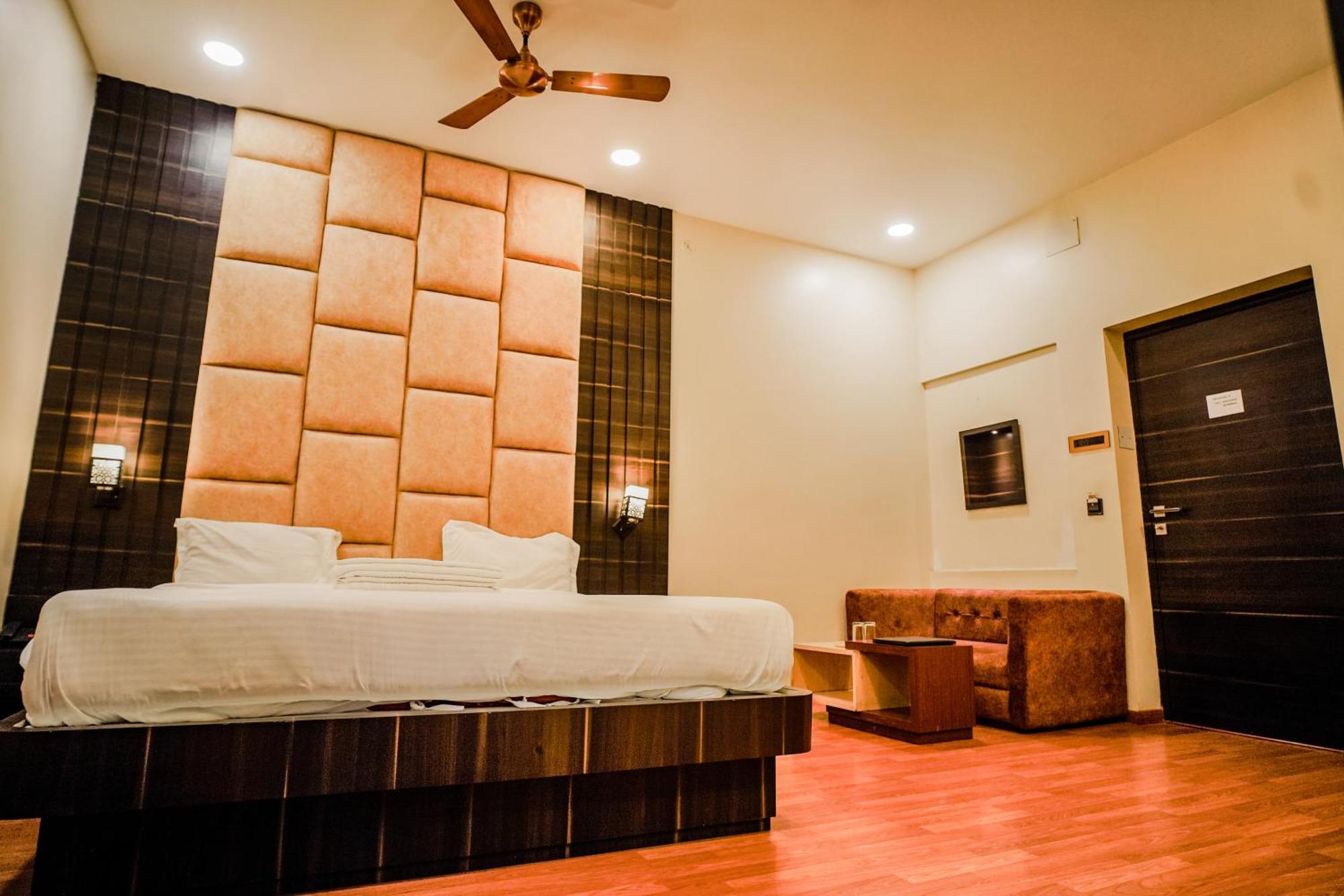 Hotel New Grand Deoghar Eksteriør billede