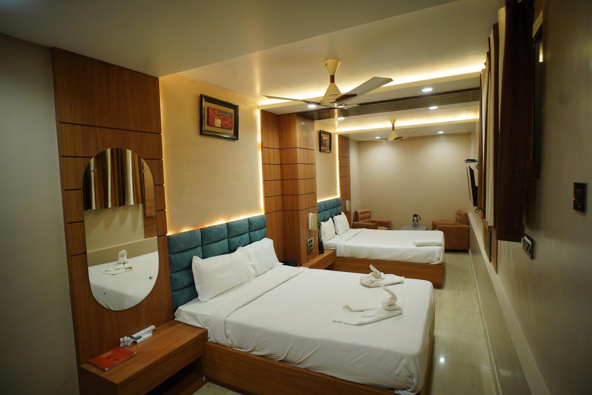 Hotel New Grand Deoghar Eksteriør billede