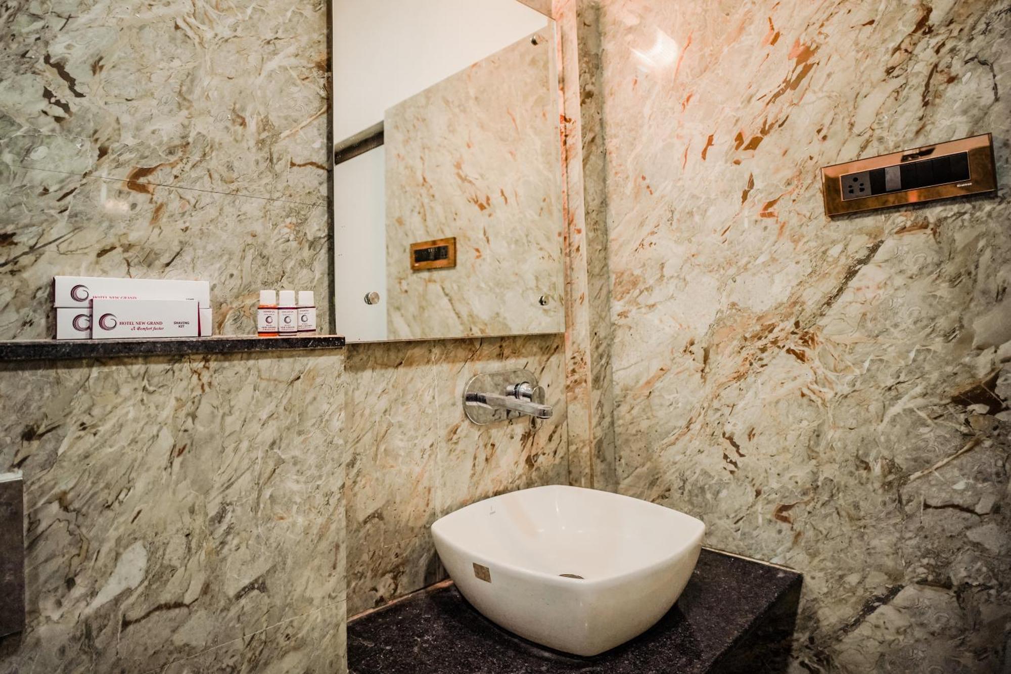 Hotel New Grand Deoghar Eksteriør billede