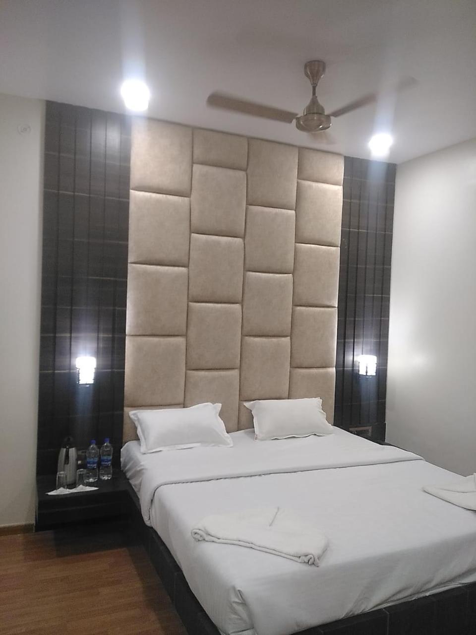 Hotel New Grand Deoghar Eksteriør billede