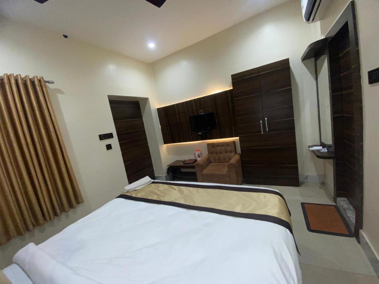 Hotel New Grand Deoghar Eksteriør billede