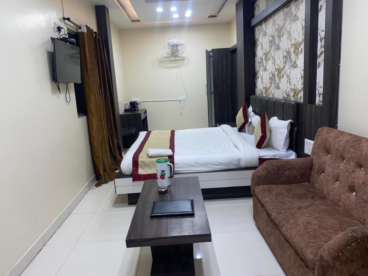 Hotel New Grand Deoghar Eksteriør billede