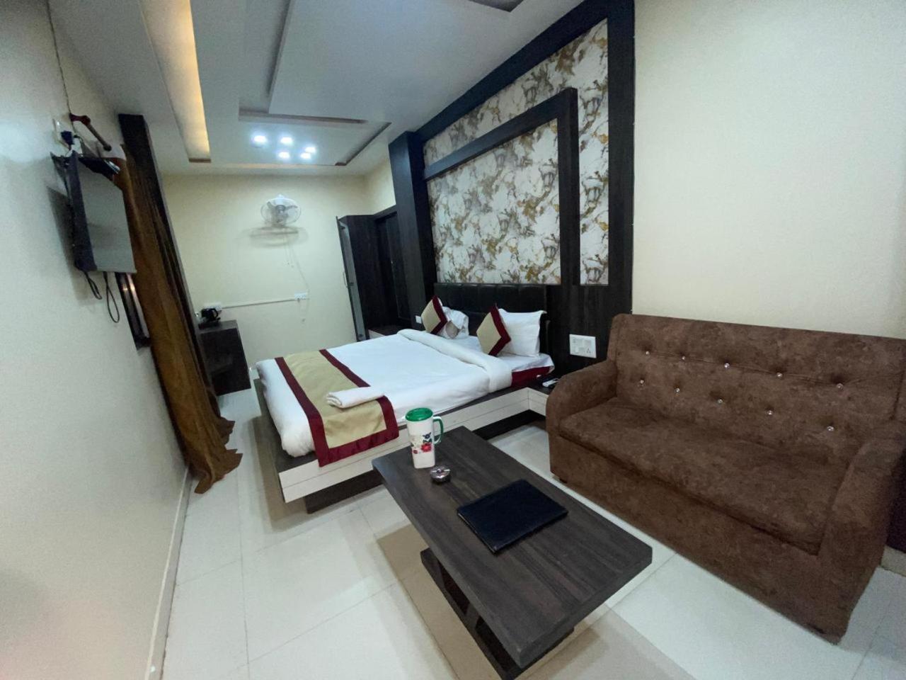 Hotel New Grand Deoghar Eksteriør billede