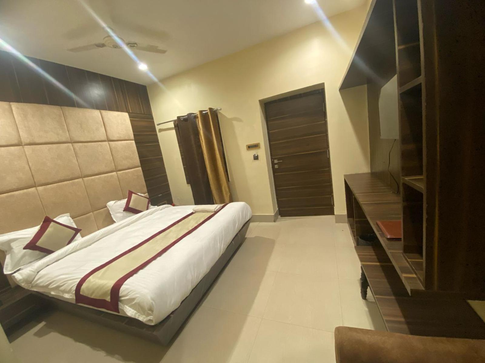 Hotel New Grand Deoghar Eksteriør billede