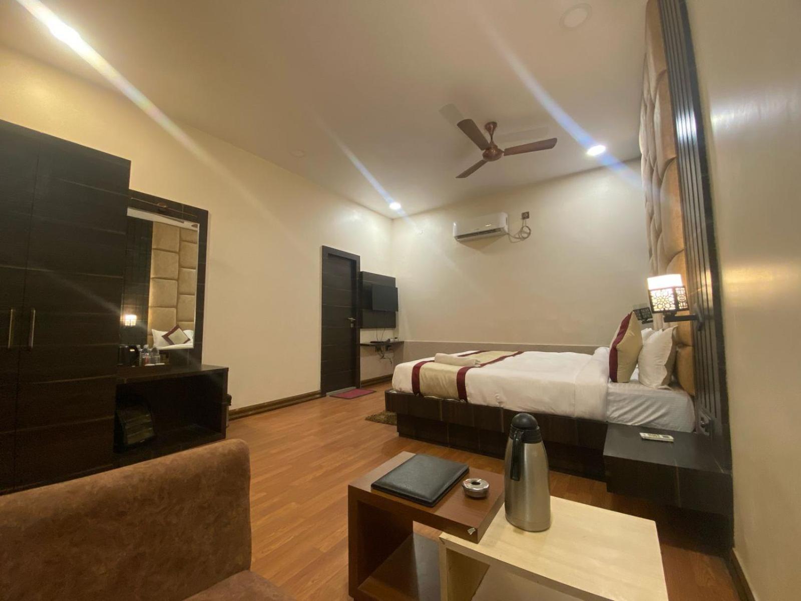 Hotel New Grand Deoghar Eksteriør billede