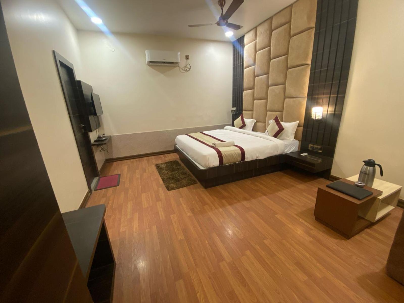 Hotel New Grand Deoghar Eksteriør billede